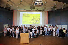 Einige der Schülerinnen und Schüler nach der Präsenation. Bildquelle: Universität Hohenheim / Sanidul Islam