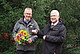 Karl-Wilhelm Horstmann (l.), langjähriger Leiter des Kommunikations-, Informations- und Medienzentrums (KIM), erhält die Ehrennadel der Universität Hohenheim von Rektor Prof. Dr. Stephan Dabbert. | Bildquelle: Universität Hohenheim / Dorothea Elsner