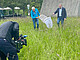 Neben Ihrer Liebe zum Keschern nach Insekten teilen sie sich auch die Arbeit im Vorstand des KomBiota: Prof. Dr. Johannes Steidle von der Universität Hohenheim (links) und Prof. Dr. Lars Krogmann, Direktor des Staatlichen Museums für Naturkunde Stuttgart zusammen mit Prof. Dr. Martin Hasselmann (ebenfalls Universität Hohenheim, hier nicht im Bild). Bildquelle: Universität Hohenheim / Klebs